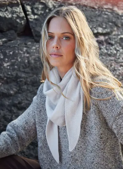 Fisherman Lambswool Seed Stitch Triangle Scarf in Chalk